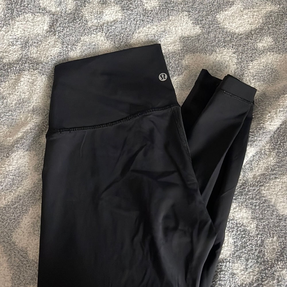 Lululemon high rise aligns, size 8 (black) 28 in. Inseam